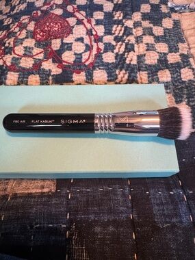 Sigma Beauty F80 Flat Kabuki Makeup Brush - Black with Silver Ferrule